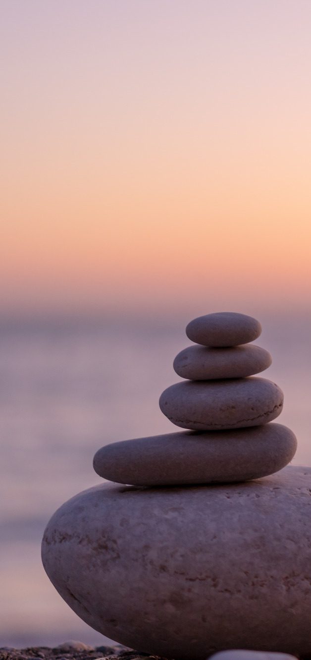 Gestapelte Steine, innere Balance dank Reiki